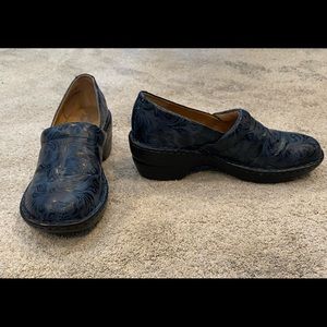 G.H. Bass and Co.Sheena-navy clog size 8 1/2